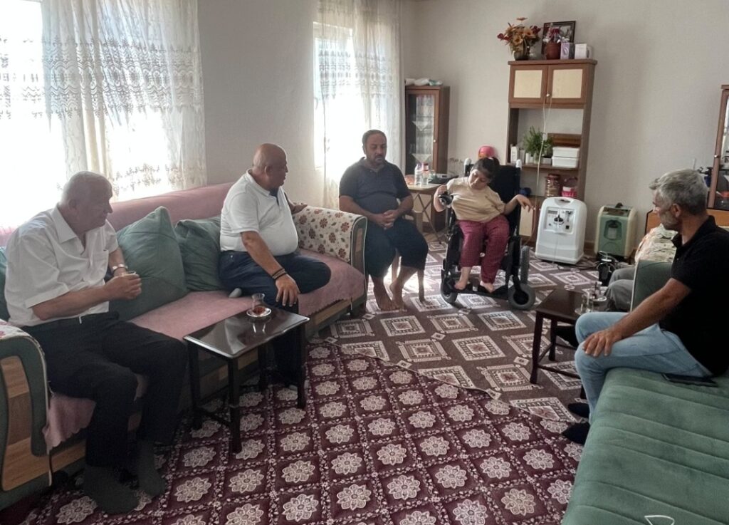 ALANYA’DA İHTİYAÇ SAHİBİ AİLEYE ANLAMLI ZİYARET
