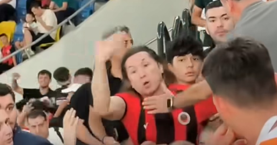 MİNİK FENERBAHÇELİYE TRİBÜN ZORBALIĞI