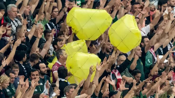 KOCAELİSPOR-AMEDSPOR MAÇINDA SALLANAN SARI TORBA NEDİR,ANLAMI NE?