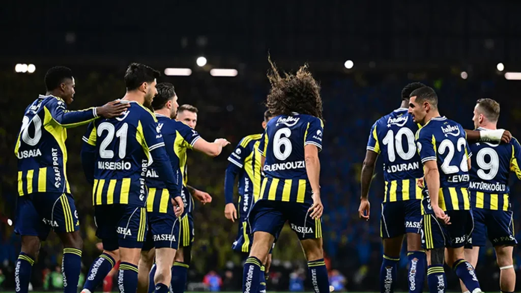 UEFA’DAN FENERBAHÇE’YE KÖTÜ HABER! O İSİMLERE DİSİPLİN SORUŞTURMASI AÇILDI