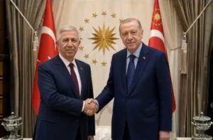 MANSUR YAVAŞ CHP’DEN İSTİFA ETTİ