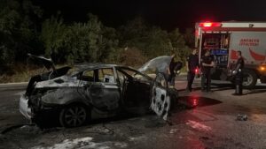 ALANYA’DA OTOMOBİL ALEVLERE TESLİM OLDU