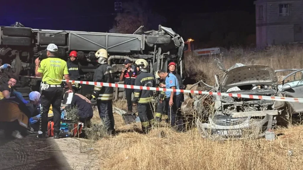 GAZİANTEP’TE FECİ OTOBÜS KAZASI: 7 ÖLÜ 13 YARALI