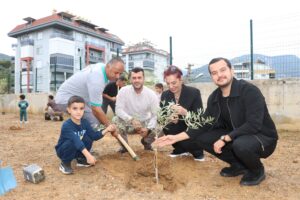 ALANYA’DA MİNİK ELLER GELECEĞE KÖK SALDI!