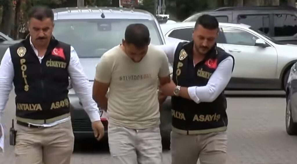 ANTALYA’DA ÖNCE KAYNAR SU DÖKTÜ, SONRA BOĞARAK ÖLDÜRDÜ!